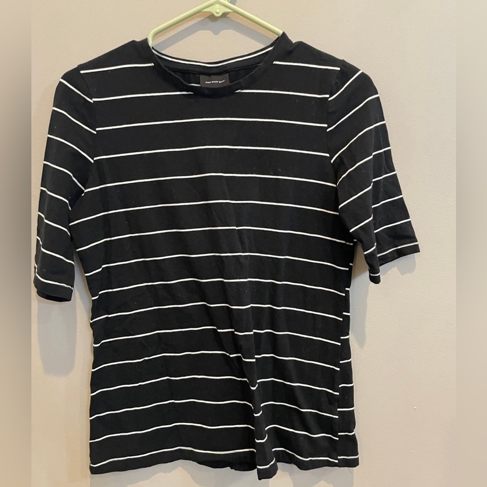 Who What Wear Black and White strip T shirt size Small